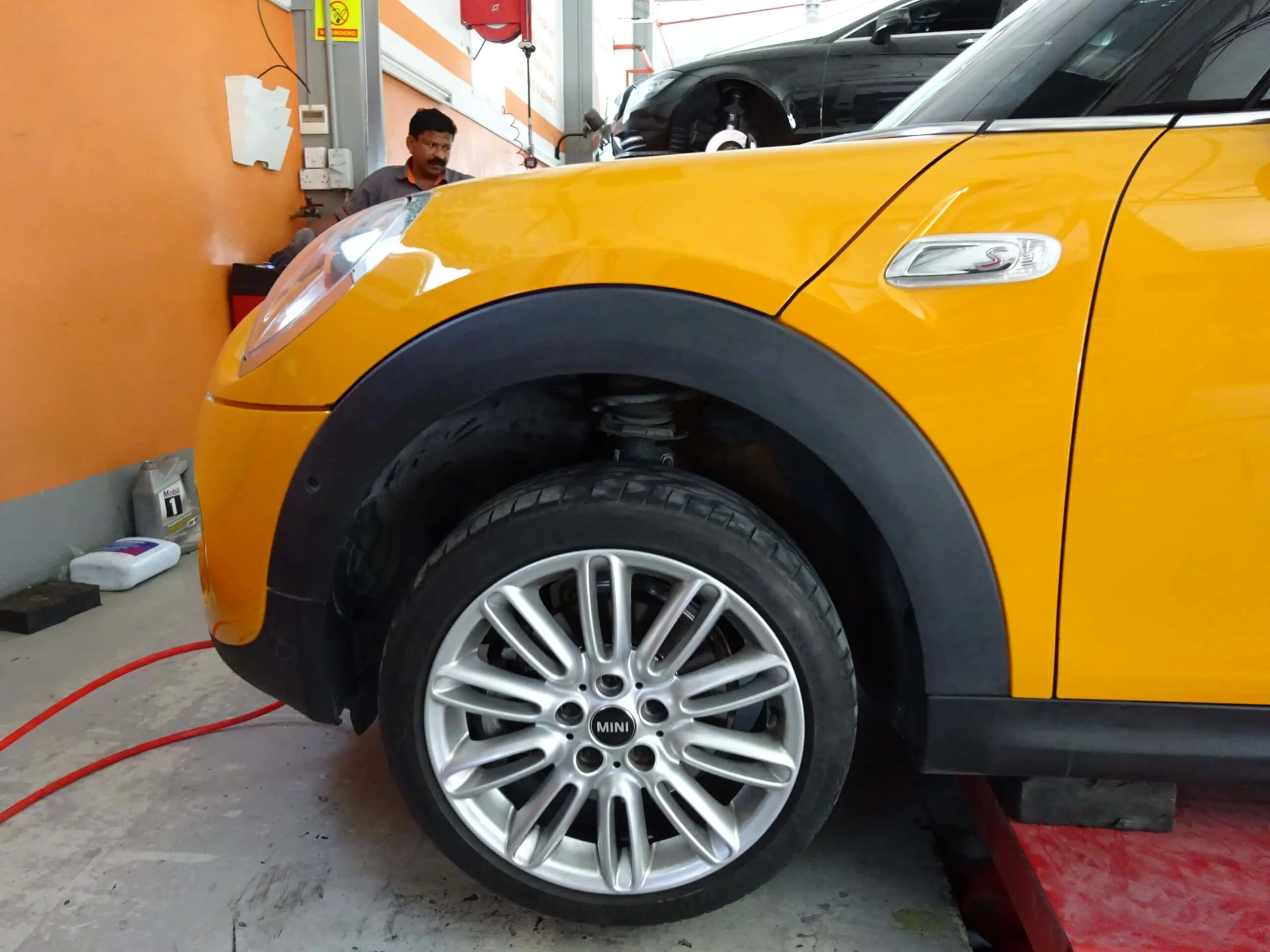 Mini Cooper garage in Dubai